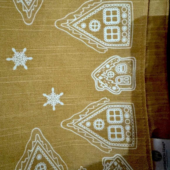 Gingerbread Houses Table Linen Set - Placemats, Napkin & Runner! - Picture 6 of 6